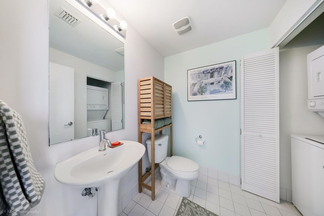 For Sale: $575,000 (1 beds, 1 baths, 843 Square Feet)