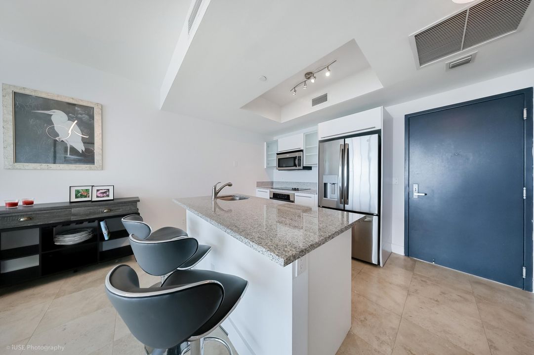 For Sale: $575,000 (1 beds, 1 baths, 843 Square Feet)