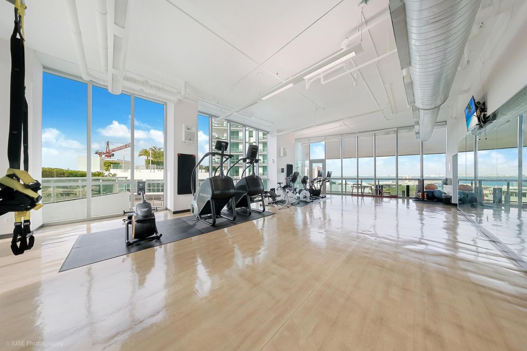 For Sale: $575,000 (1 beds, 1 baths, 843 Square Feet)