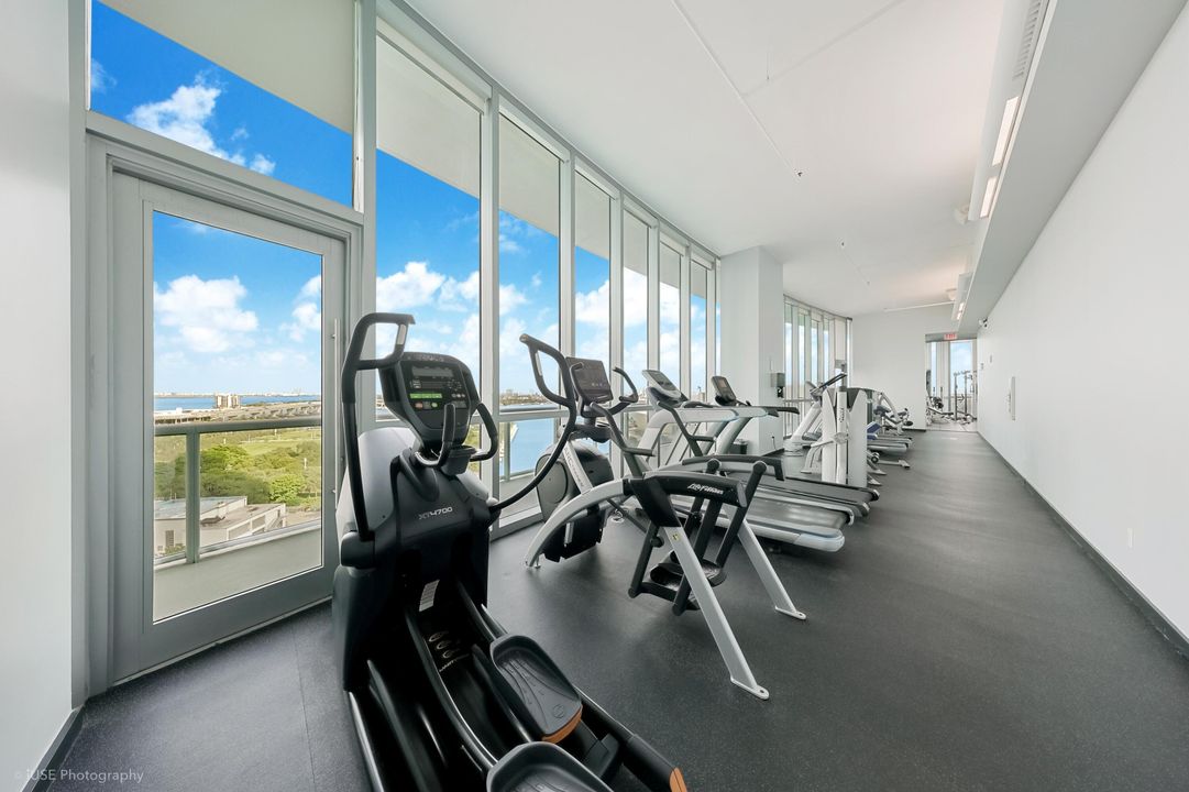 For Sale: $575,000 (1 beds, 1 baths, 843 Square Feet)