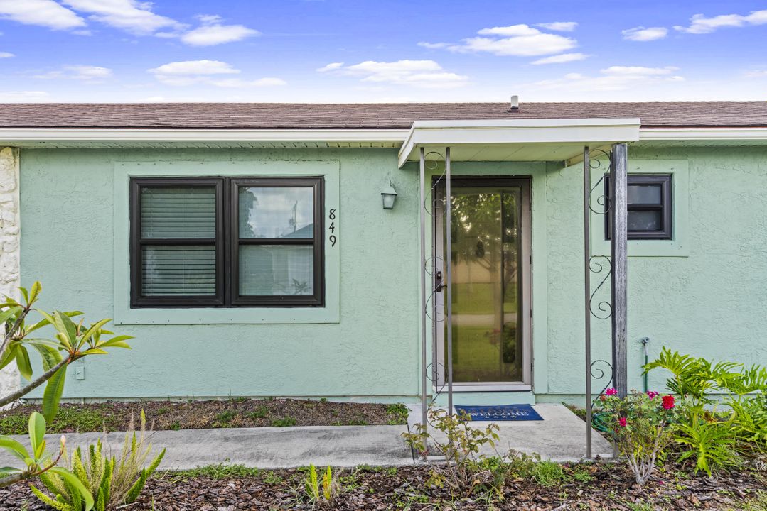 For Sale: $292,950 (2 beds, 2 baths, 900 Square Feet)