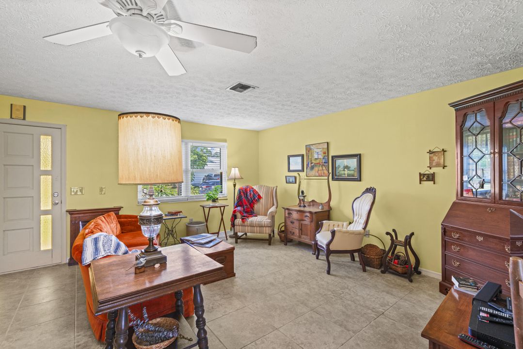 For Sale: $292,950 (2 beds, 2 baths, 900 Square Feet)