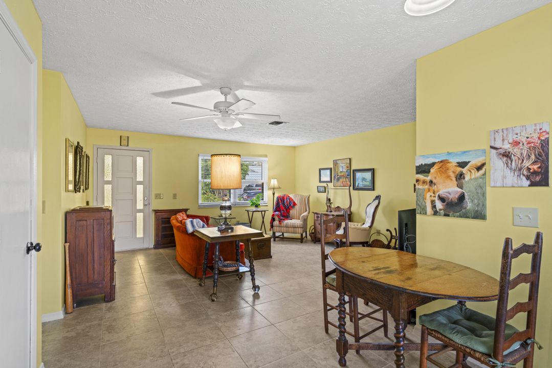 For Sale: $292,950 (2 beds, 2 baths, 900 Square Feet)