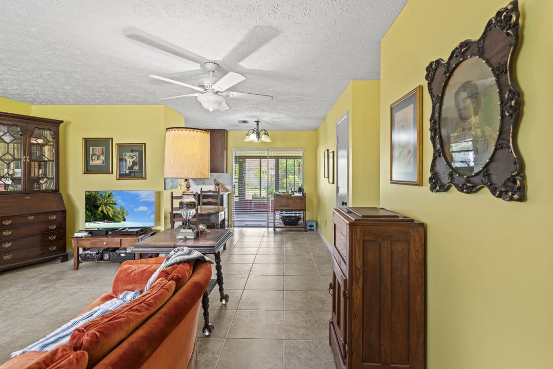 For Sale: $292,950 (2 beds, 2 baths, 900 Square Feet)