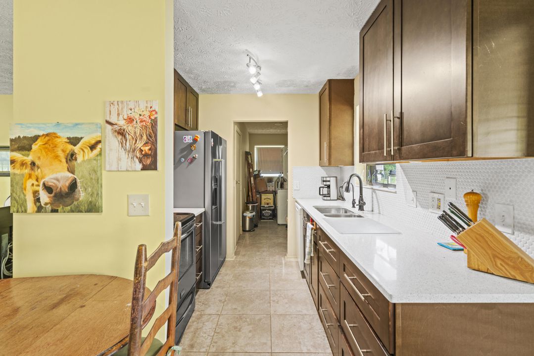 For Sale: $292,950 (2 beds, 2 baths, 900 Square Feet)