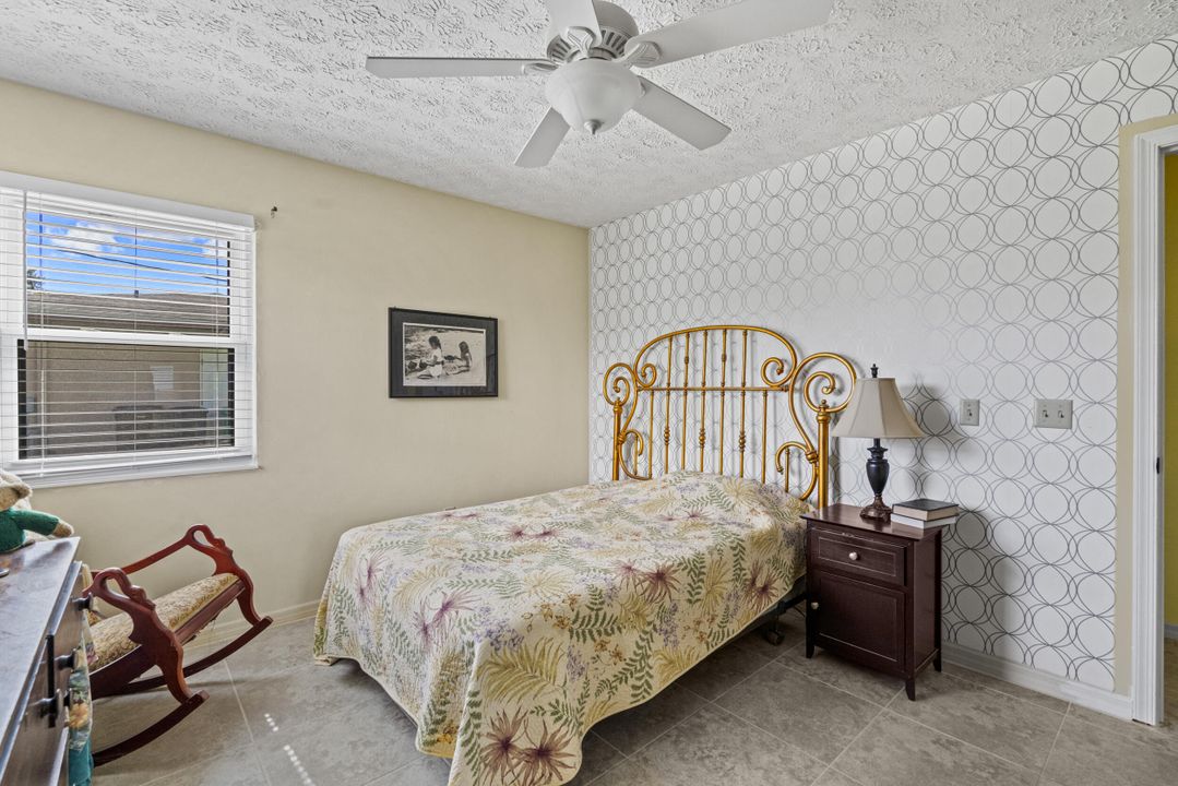 For Sale: $292,950 (2 beds, 2 baths, 900 Square Feet)