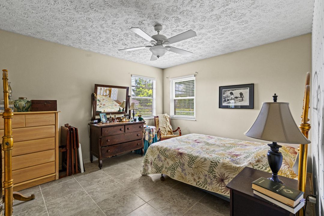 For Sale: $292,950 (2 beds, 2 baths, 900 Square Feet)