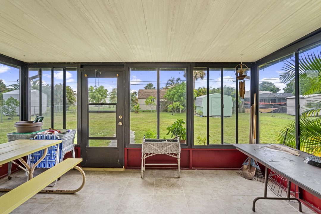 For Sale: $292,950 (2 beds, 2 baths, 900 Square Feet)