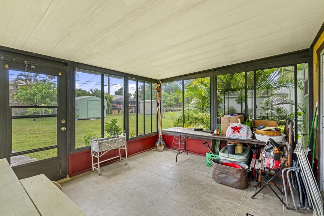 For Sale: $292,950 (2 beds, 2 baths, 900 Square Feet)