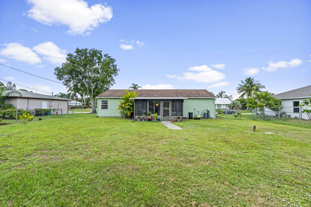 For Sale: $292,950 (2 beds, 2 baths, 900 Square Feet)