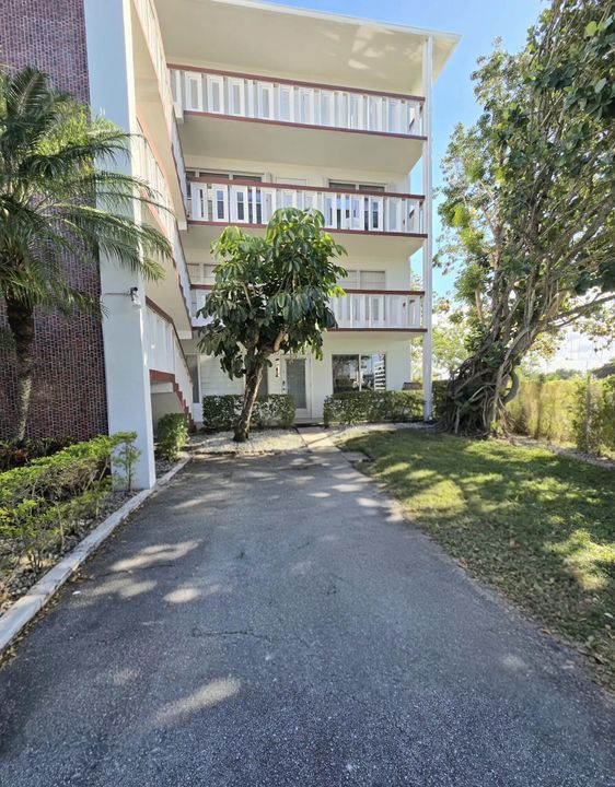 For Sale: $275,000 (2 beds, 2 baths, 1110 Square Feet)