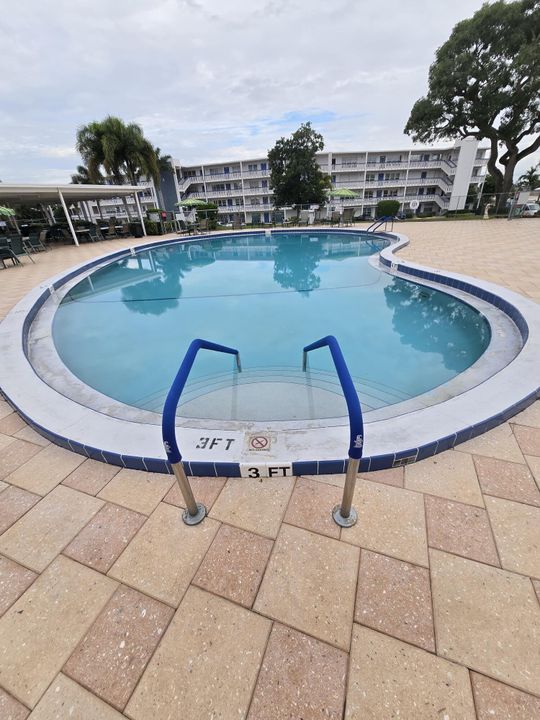 For Sale: $275,000 (2 beds, 2 baths, 1110 Square Feet)