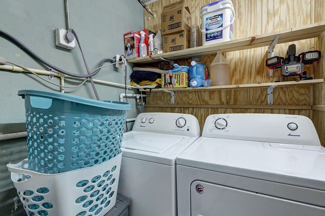 For Sale: $435,000 (3 beds, 1 baths, 1049 Square Feet)