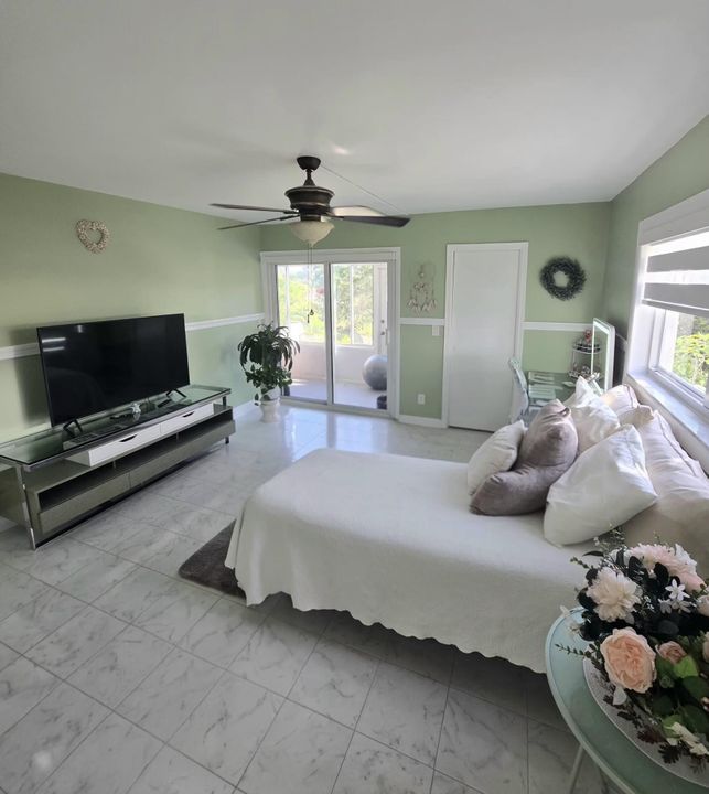 For Sale: $275,000 (2 beds, 2 baths, 1110 Square Feet)