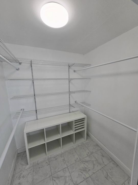 For Sale: $275,000 (2 beds, 2 baths, 1110 Square Feet)