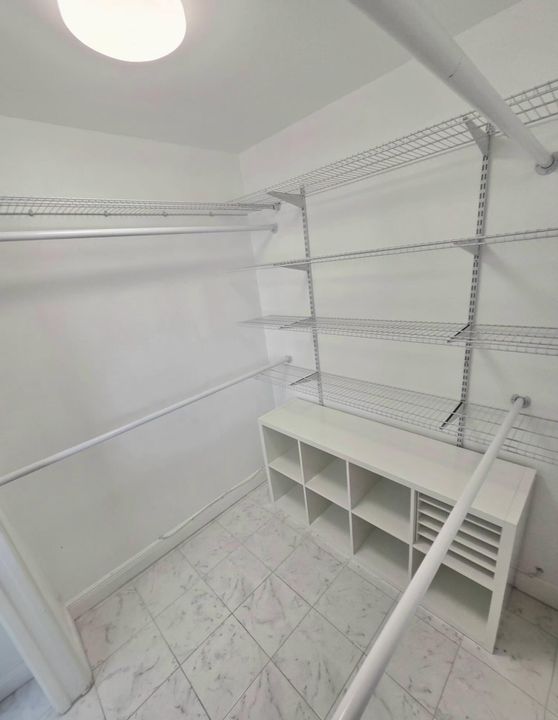 For Sale: $275,000 (2 beds, 2 baths, 1110 Square Feet)