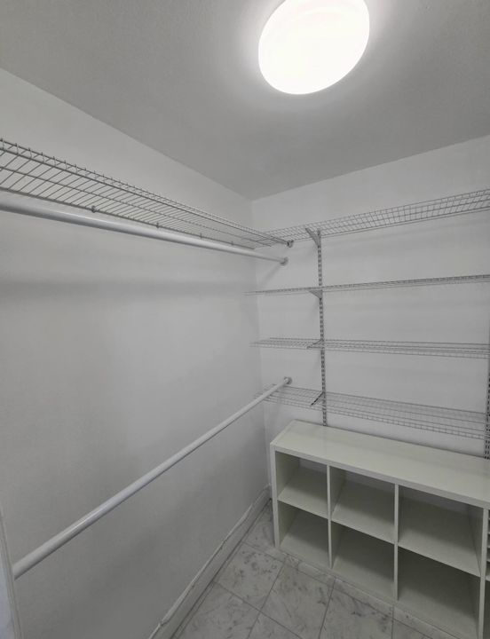 For Sale: $275,000 (2 beds, 2 baths, 1110 Square Feet)