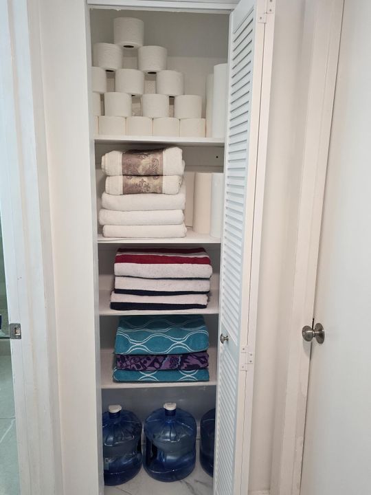 For Sale: $275,000 (2 beds, 2 baths, 1110 Square Feet)