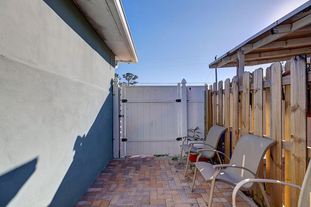 For Sale: $435,000 (3 beds, 1 baths, 1049 Square Feet)