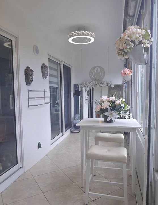 For Sale: $275,000 (2 beds, 2 baths, 1110 Square Feet)