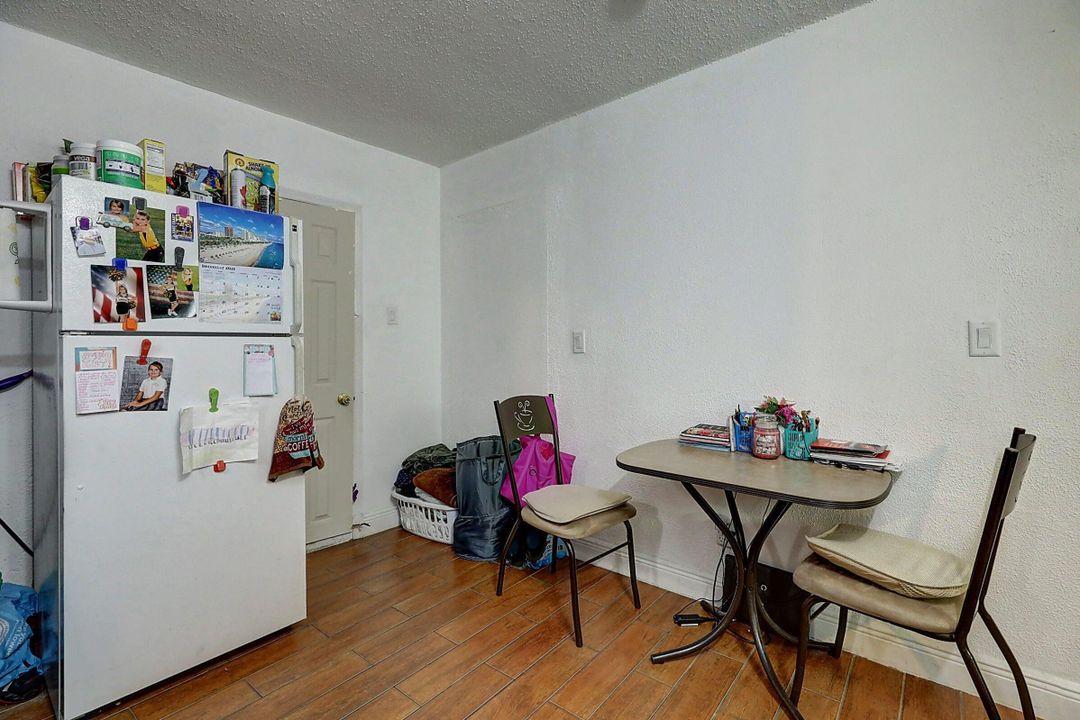 For Sale: $435,000 (3 beds, 1 baths, 1049 Square Feet)