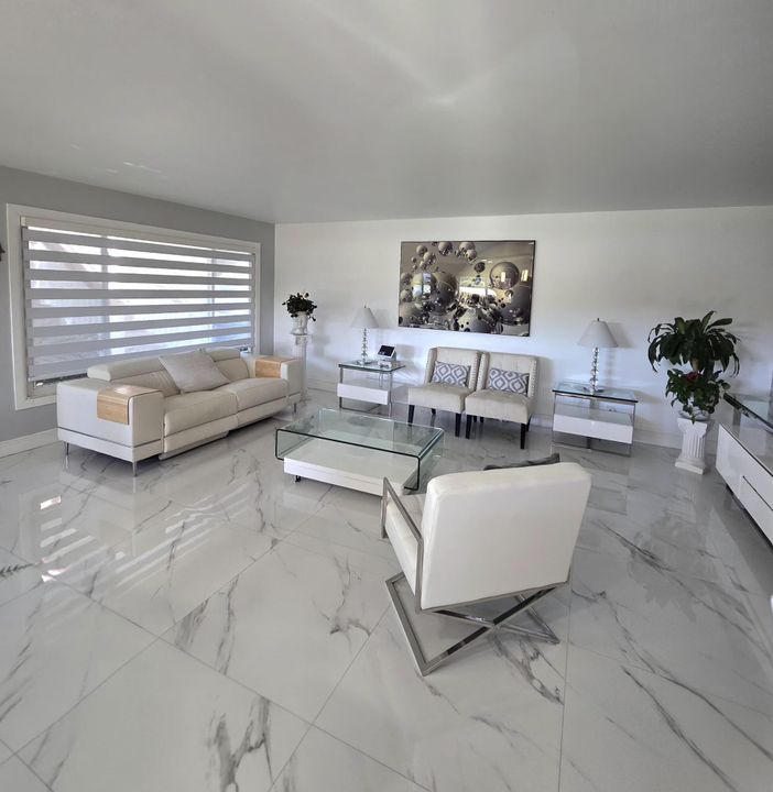 For Sale: $275,000 (2 beds, 2 baths, 1110 Square Feet)