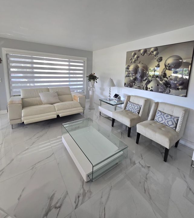 For Sale: $275,000 (2 beds, 2 baths, 1110 Square Feet)