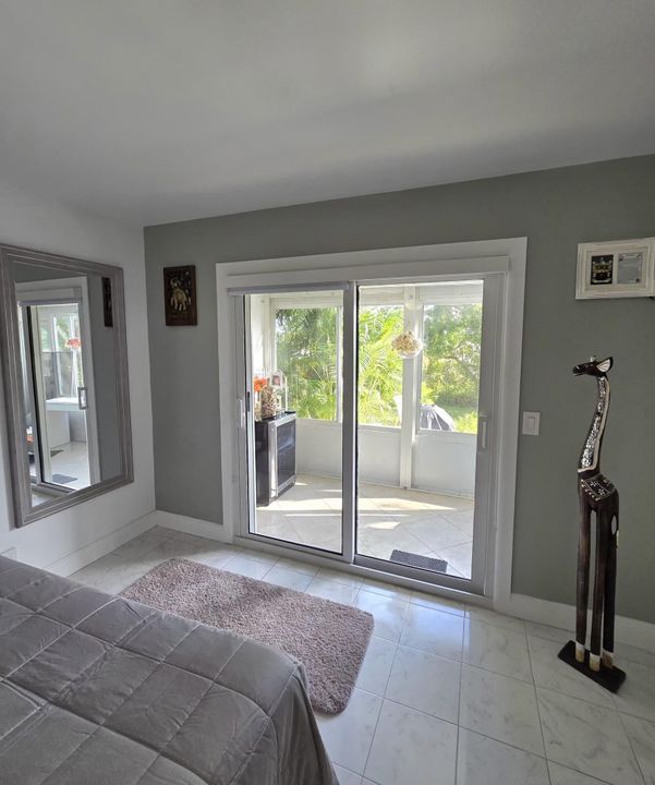 For Sale: $275,000 (2 beds, 2 baths, 1110 Square Feet)