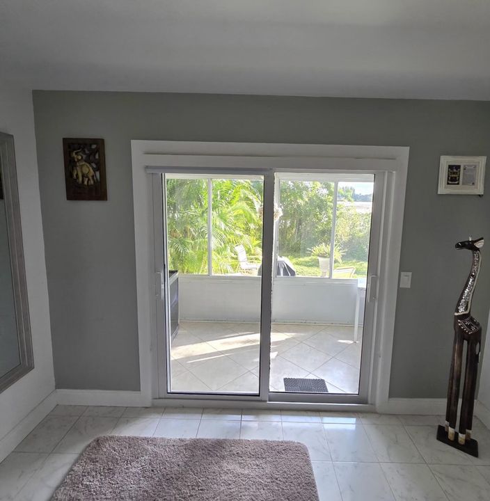 For Sale: $275,000 (2 beds, 2 baths, 1110 Square Feet)