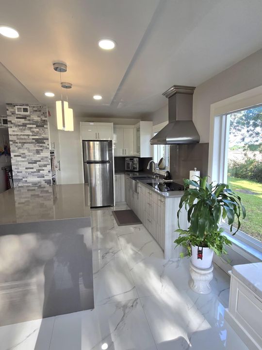 For Sale: $275,000 (2 beds, 2 baths, 1110 Square Feet)