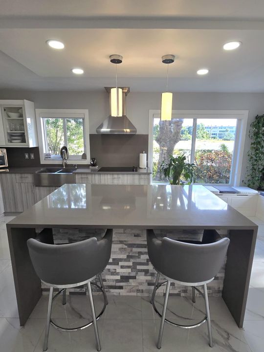 For Sale: $275,000 (2 beds, 2 baths, 1110 Square Feet)