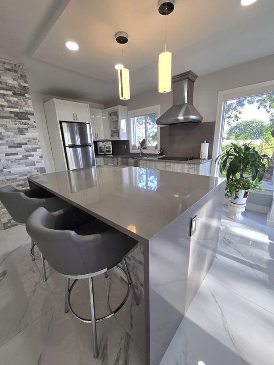 For Sale: $275,000 (2 beds, 2 baths, 1110 Square Feet)