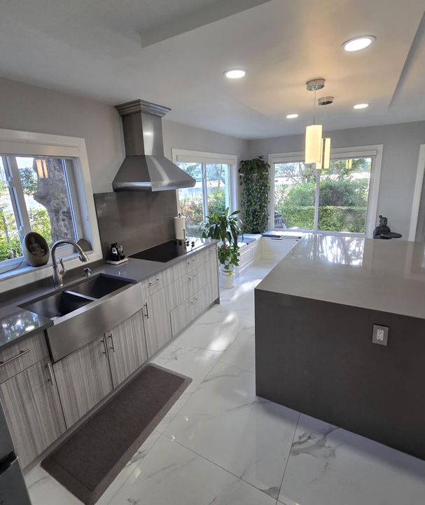 For Sale: $275,000 (2 beds, 2 baths, 1110 Square Feet)