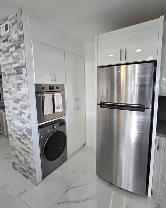 For Sale: $275,000 (2 beds, 2 baths, 1110 Square Feet)