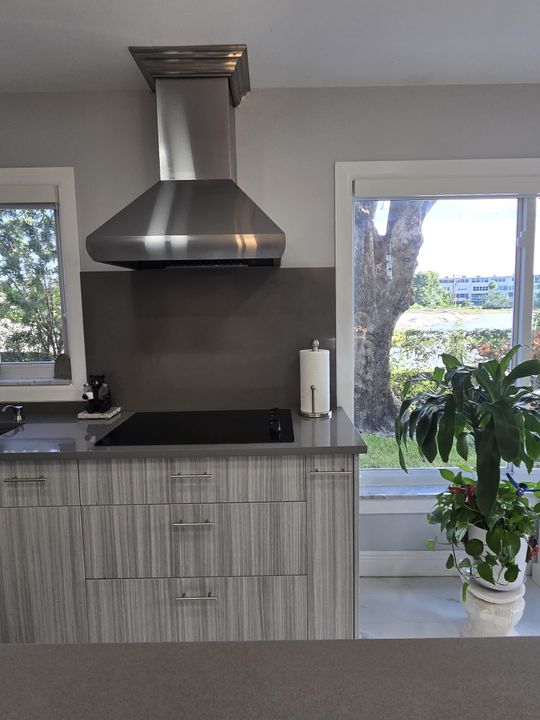 For Sale: $275,000 (2 beds, 2 baths, 1110 Square Feet)