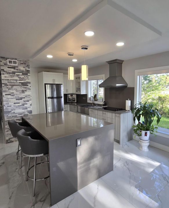 For Sale: $275,000 (2 beds, 2 baths, 1110 Square Feet)