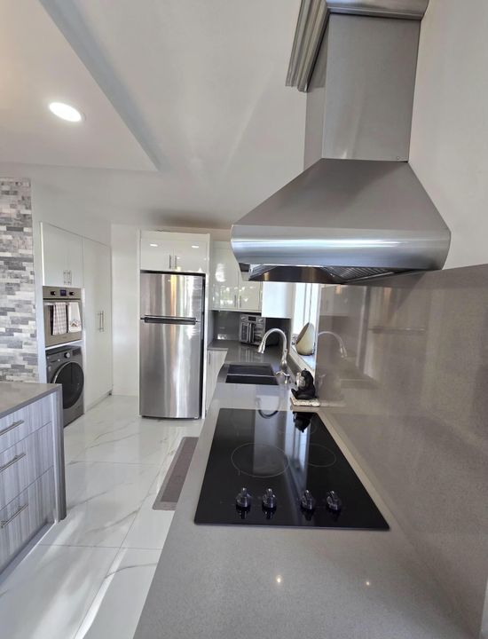 For Sale: $275,000 (2 beds, 2 baths, 1110 Square Feet)