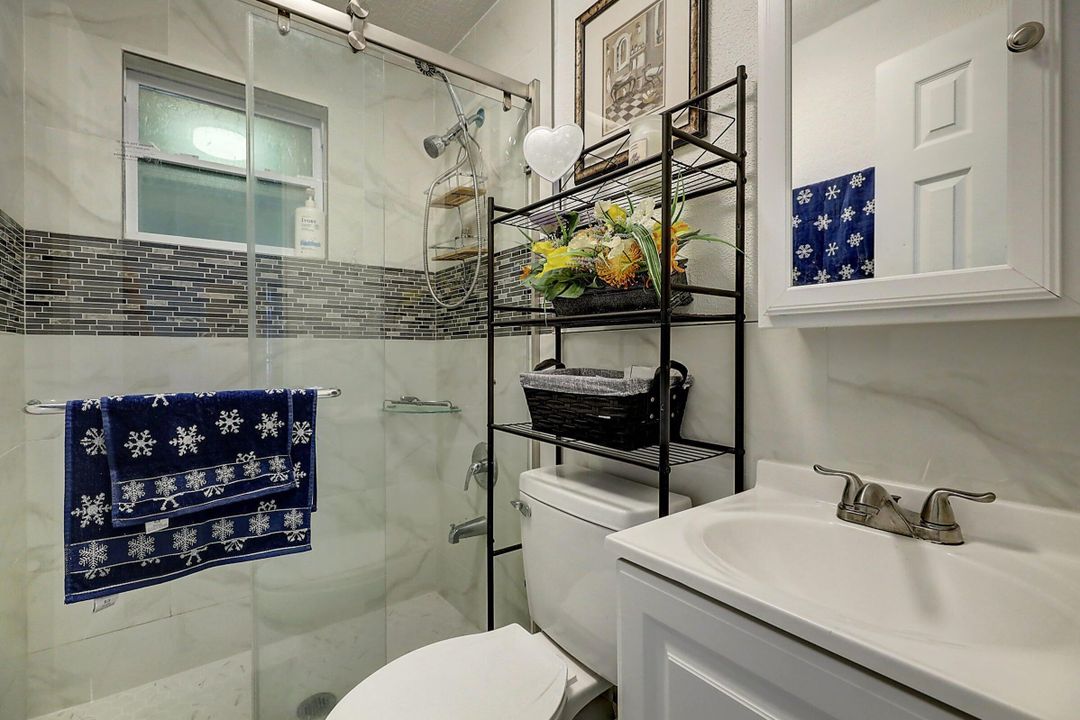 For Sale: $435,000 (3 beds, 1 baths, 1049 Square Feet)