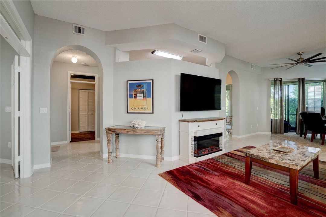 出租: $7,500 (3 贝兹, 2 浴室, 1807 平方英尺)