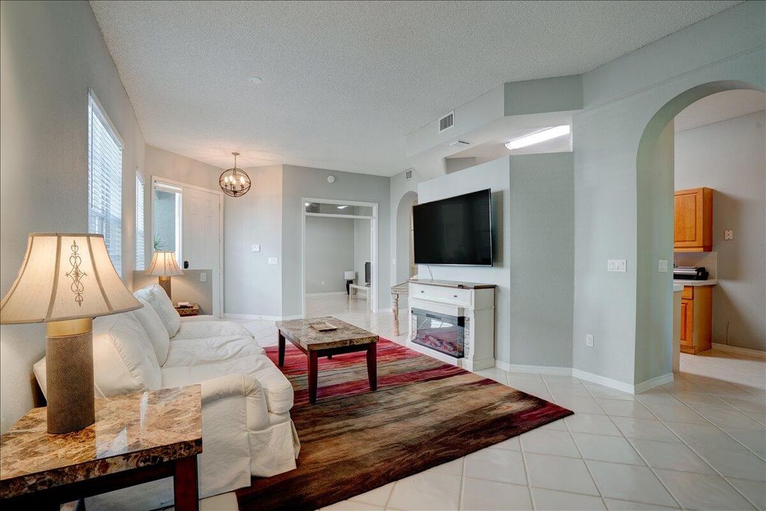 出租: $7,500 (3 贝兹, 2 浴室, 1807 平方英尺)