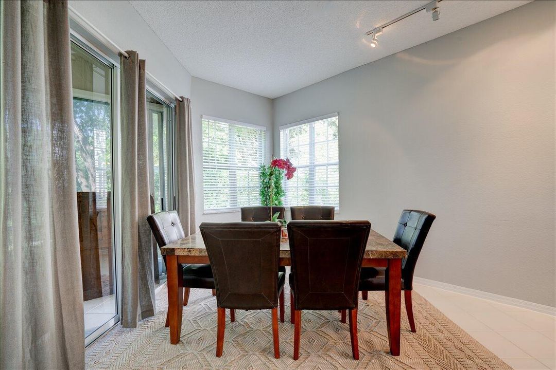 出租: $7,500 (3 贝兹, 2 浴室, 1807 平方英尺)