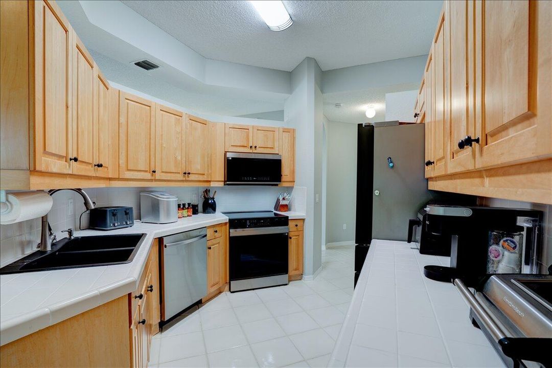 出租: $7,500 (3 贝兹, 2 浴室, 1807 平方英尺)