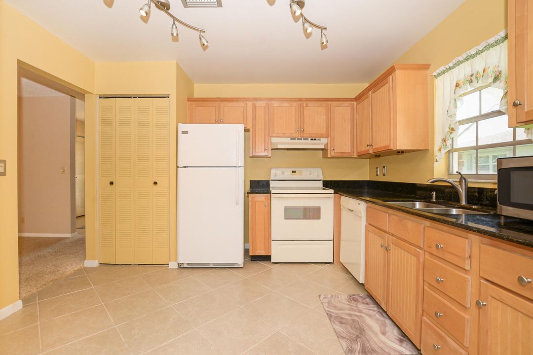 For Sale: $139,000 (2 beds, 2 baths, 1280 Square Feet)