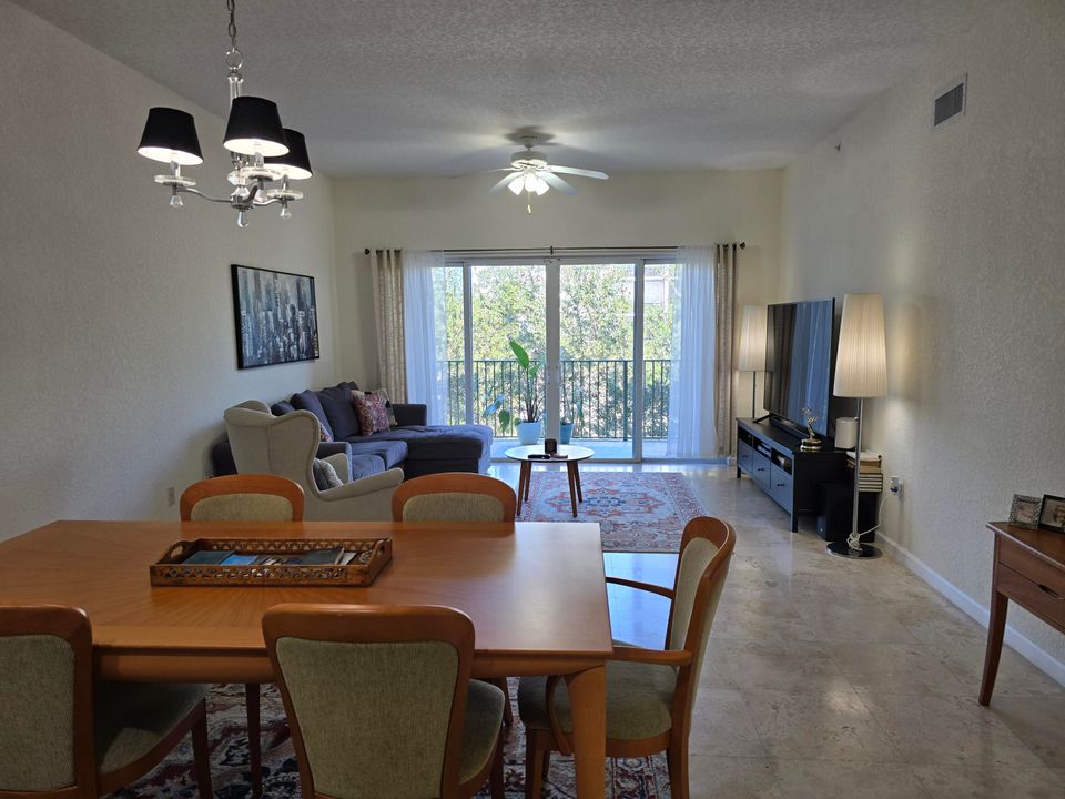 For Sale: $278,999 (2 beds, 2 baths, 1424 Square Feet)
