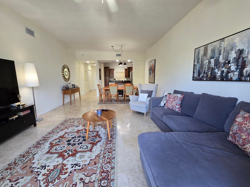 For Sale: $278,999 (2 beds, 2 baths, 1424 Square Feet)