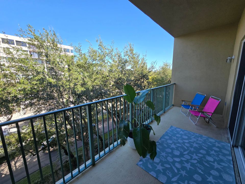 For Sale: $278,999 (2 beds, 2 baths, 1424 Square Feet)