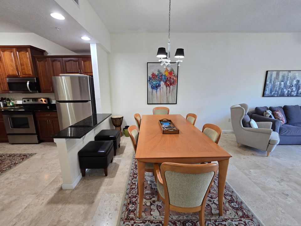 For Sale: $278,999 (2 beds, 2 baths, 1424 Square Feet)