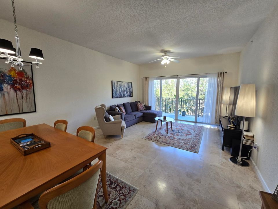 For Sale: $278,999 (2 beds, 2 baths, 1424 Square Feet)