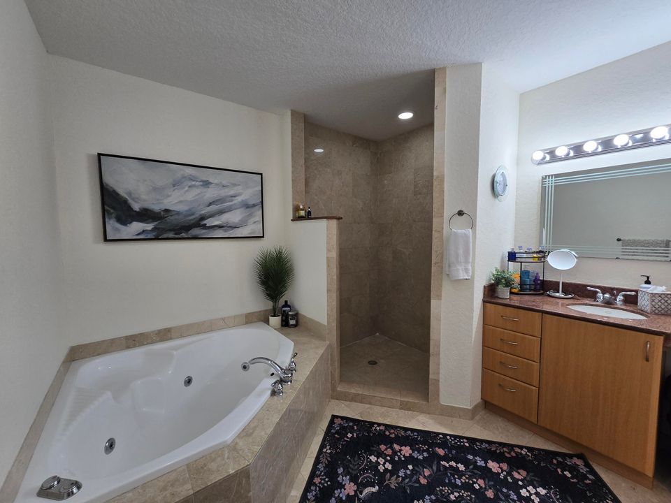 For Sale: $278,999 (2 beds, 2 baths, 1424 Square Feet)