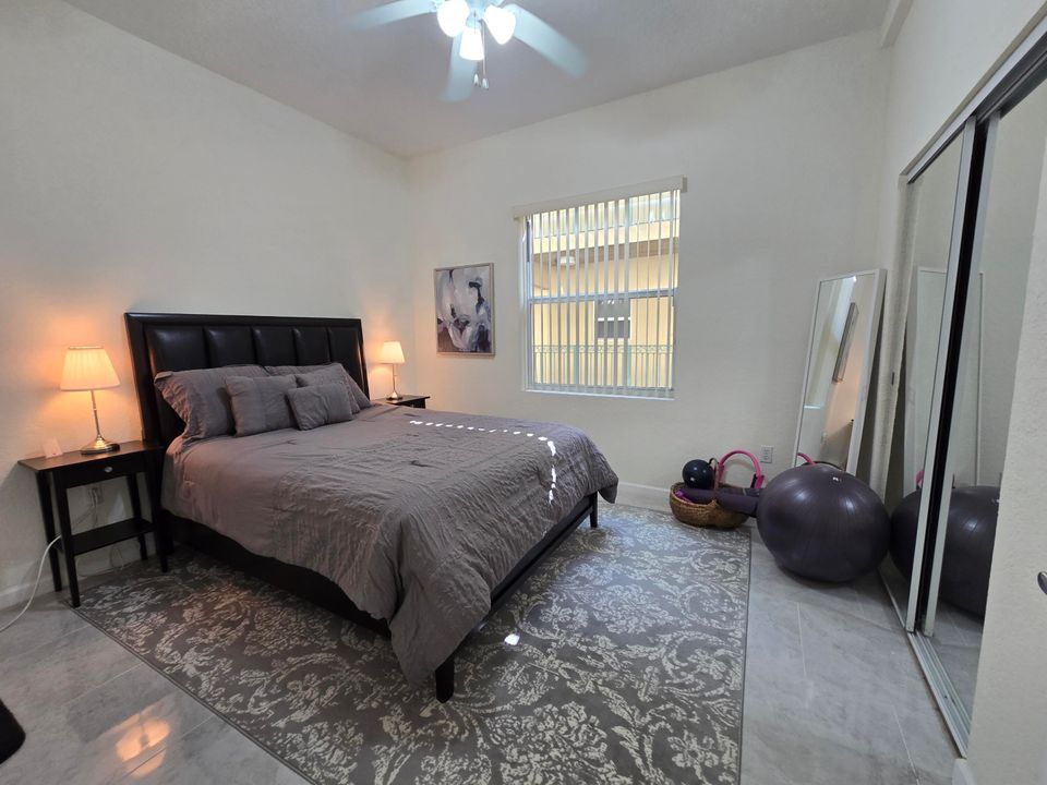 For Sale: $278,999 (2 beds, 2 baths, 1424 Square Feet)